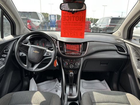 Used 2018 Chevrolet Trax LS image 17