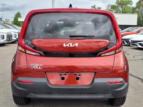 Used 2022 Kia Soul LX image 4