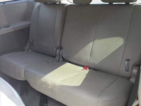 Used 2018 Toyota Sienna XLE image 17