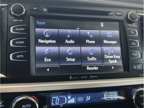 Used 2019 Toyota Highlander SE image 32