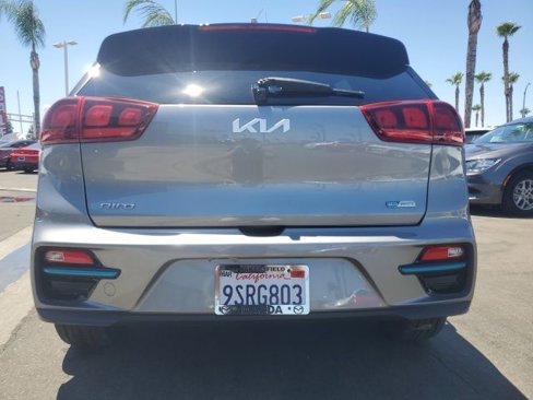 Used 2022 Kia Niro EX image 9