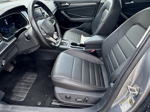 Used 2024 Volkswagen Jetta SE image 5