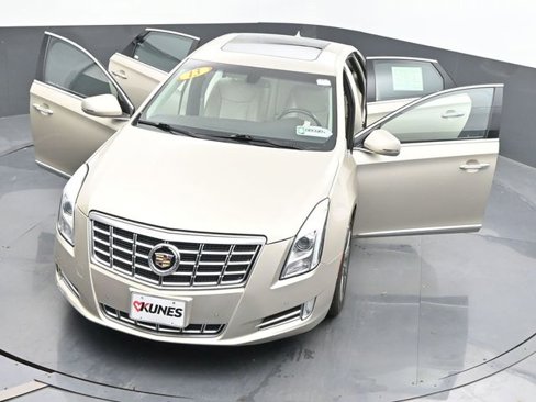 Used 2013 Cadillac XTS Luxury image 40