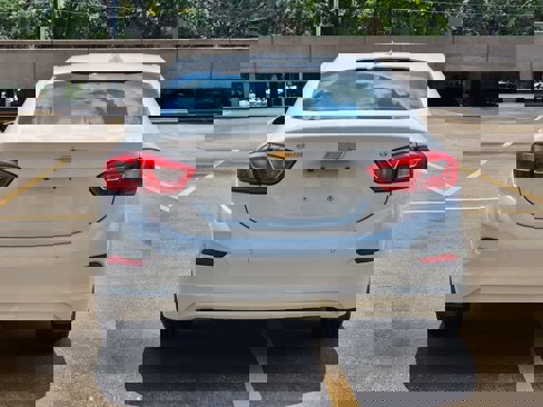 Used 2018 Chevrolet Cruze LT w/ Convenience Package image 7