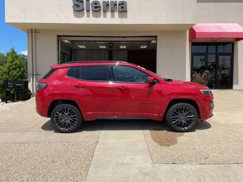 Used 2022 Jeep Compass Limited w/ (RED) Package image 4