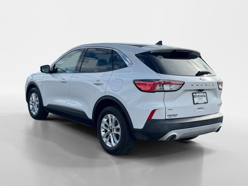 Used 2020 Ford Escape SE image 3