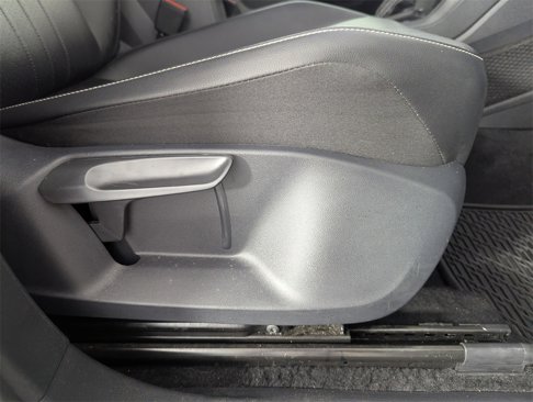Used 2022 Volkswagen Tiguan SE image 38