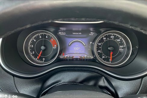 Used 2020 Jeep Cherokee Limited w/ Technology Group image 17