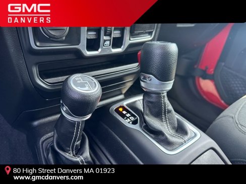 Used 2018 Jeep Wrangler Unlimited Sahara w/ Cold Weather Group image 16