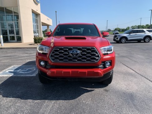 Used 2023 Toyota Tacoma 4x4 Double Cab image 2