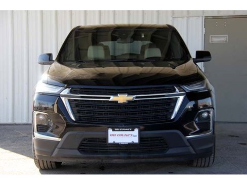 Used 2022 Chevrolet Traverse LS image 2