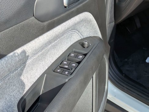 New 2025 Jeep Compass Latitude image 12