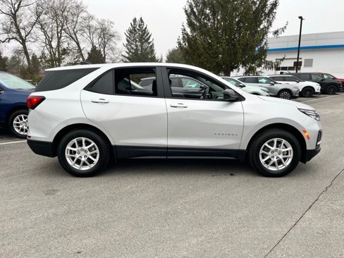 Used 2022 Chevrolet Equinox LS w/ LS Convenience Package image 5