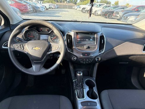 Used 2017 Chevrolet Cruze LT image 3