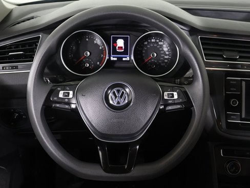 Used 2020 Volkswagen Tiguan S image 37