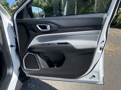 Certified 2024 Jeep Compass Latitude image 10