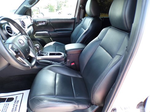 Used 2022 Toyota Tacoma Limited image 29
