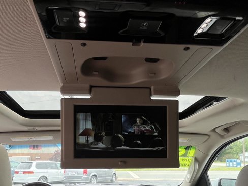 Used 2018 Chevrolet Tahoe LT image 16