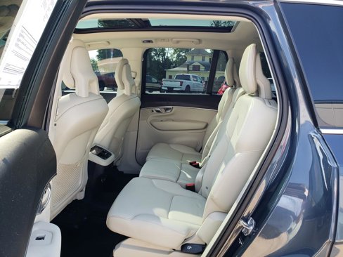 Used 2020 Volvo XC90 T5 Momentum w/ Protection Package image 12