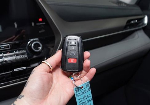 Used 2021 Toyota Highlander Limited image 13