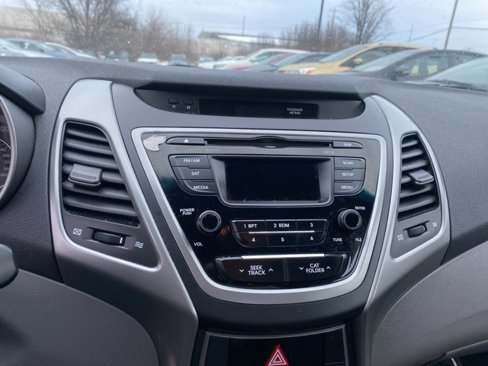 Used 2015 Hyundai Elantra SE image 13