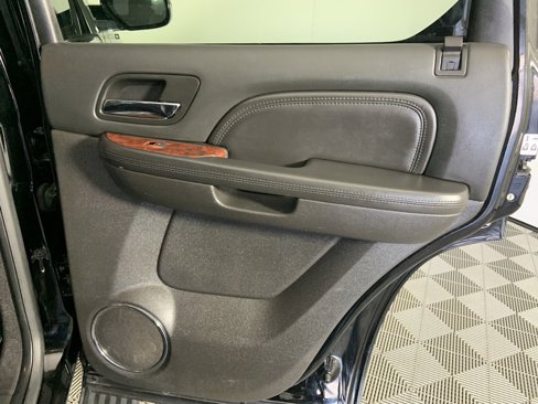 Used 2013 Cadillac Escalade Premium image 29