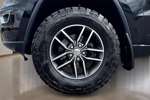 Used 2018 Jeep Grand Cherokee Laredo image 8