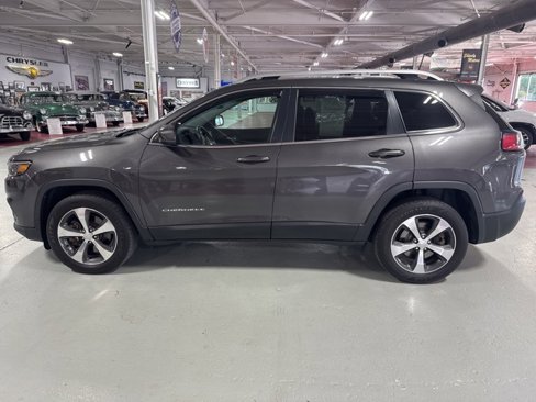 Used 2019 Jeep Cherokee Limited image 2