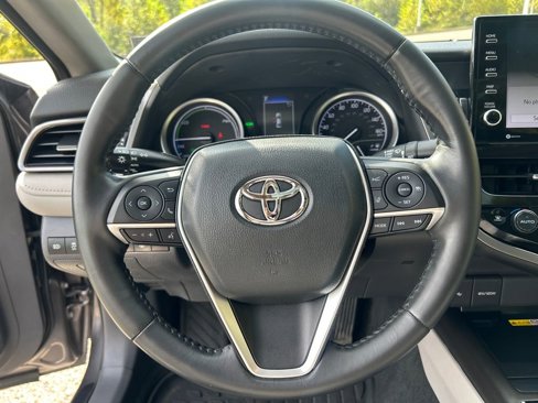 Used 2022 Toyota Camry LE image 14