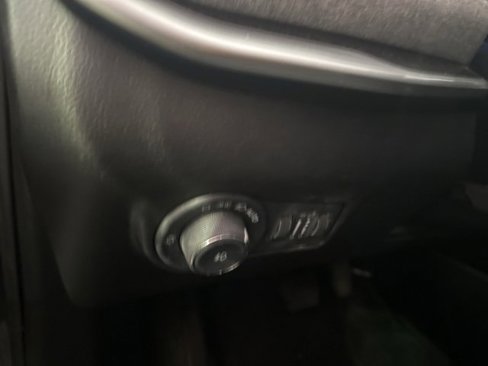 Used 2022 Jeep Compass Latitude image 11