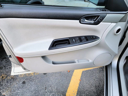 Used 2008 Chevrolet Impala SS w/ Convenience Package image 40