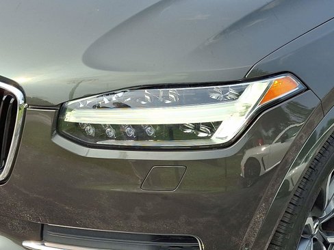 Used 2018 Volvo XC90 T6 Momentum w/ Convenience Package image 9