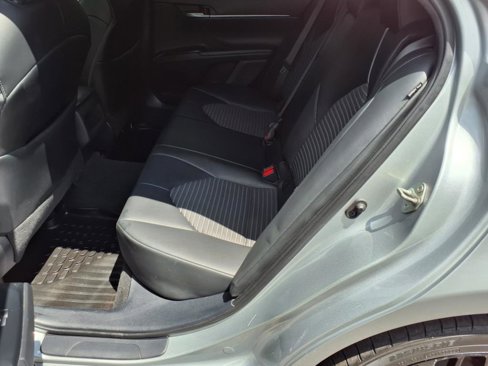 Used 2020 Toyota Camry SE image 11