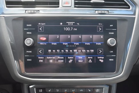 Used 2021 Volkswagen Tiguan SE image 25