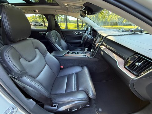 Used 2020 Volvo V60 T5 Cross Country image 16