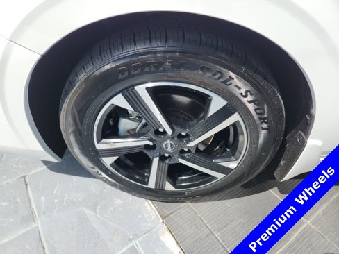 Used 2025 Nissan Sentra SV w/ All-Weather Package image 4