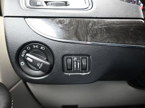 Used 2015 Chrysler Town & Country Touring-L w/ Driver Convenience Group image 28
