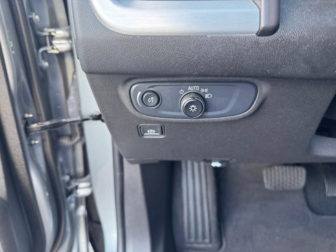Used 2024 GMC Terrain SLE image 24