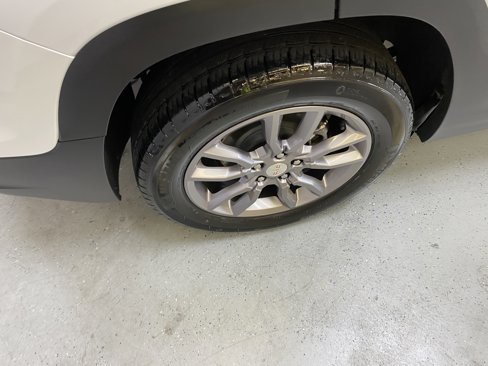 Used 2024 GMC Terrain SLT image 13