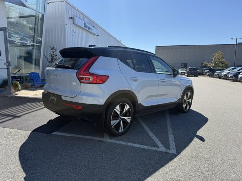 Used 2021 Volvo XC40 P8 Recharge image 4