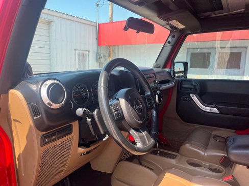 Used 2011 Jeep Wrangler Unlimited Rubicon w/ Connectivity Group image 28