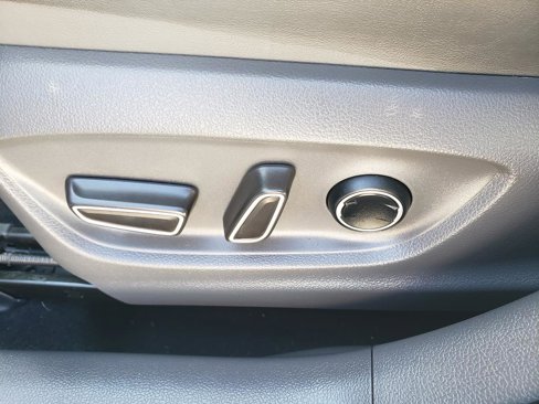 Used 2017 Toyota Prius image 19