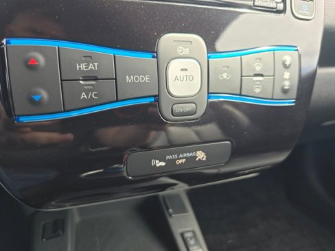 Used 2013 Nissan Leaf SL w/ Premium Pkg image 34