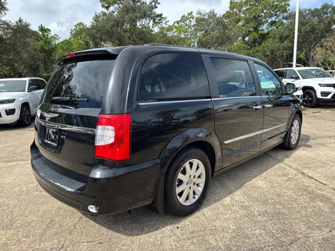 Used 2012 Chrysler Town & Country Touring-L w/ Driver Convenience Group image 3