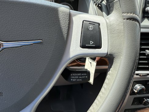 Used 2010 Chrysler Town & Country Touring image 21