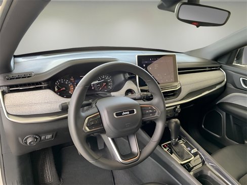 Certified 2024 Jeep Compass Latitude image 17