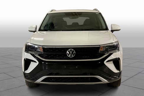 Used 2023 Volkswagen Taos SE image 3