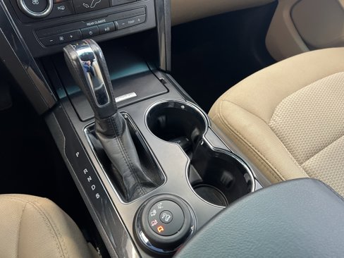 Used 2017 Ford Explorer XLT image 18