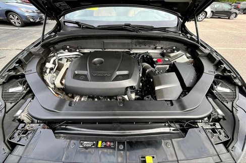 Used 2019 Volvo XC60 T5 Momentum w/ Multimedia Package image 28