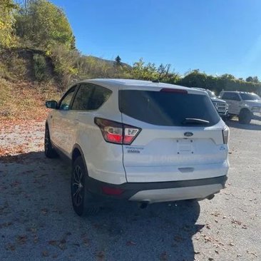 Used 2017 Ford Escape SE w/ SE Cold Weather Package image 3